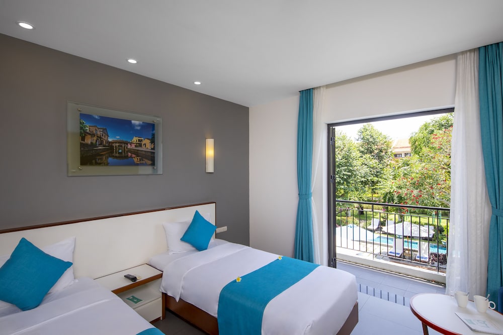 Deluxe Twin Room, Balcony, Pool View photo 2
