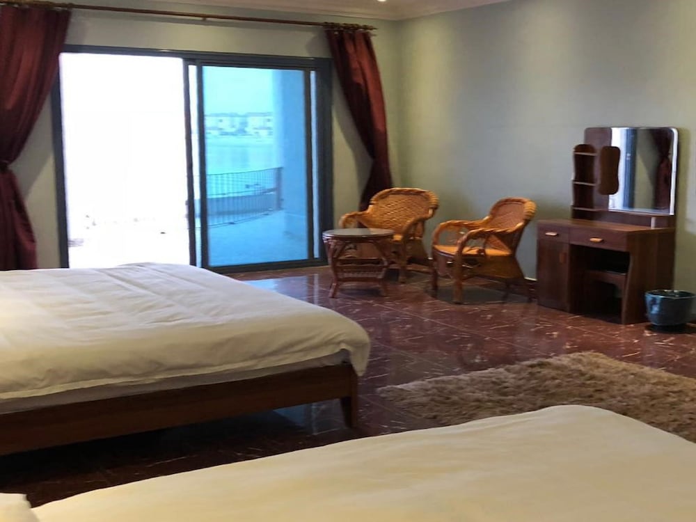 Family Chalet, 5 Bedrooms, Sea View, Ground Floor photo 3