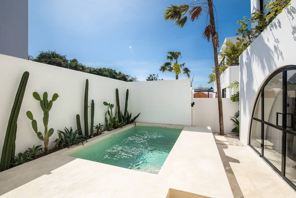 Villa photo 1