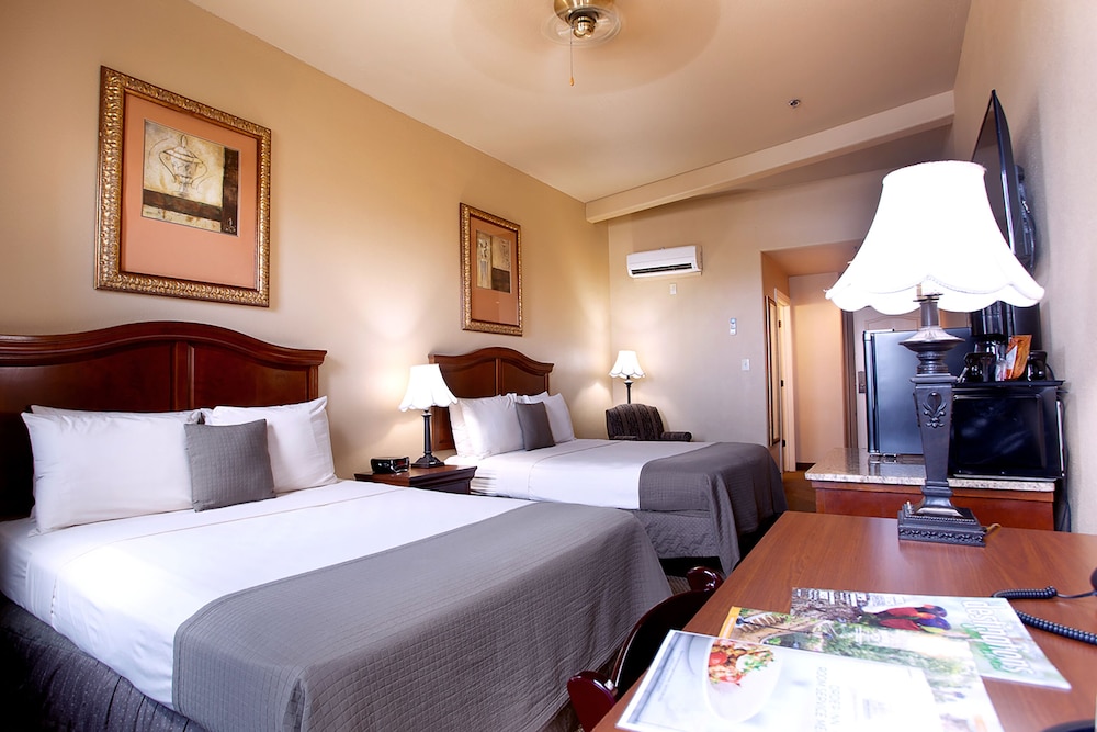 Room, 2 Queen Beds, City View - Photo 6
