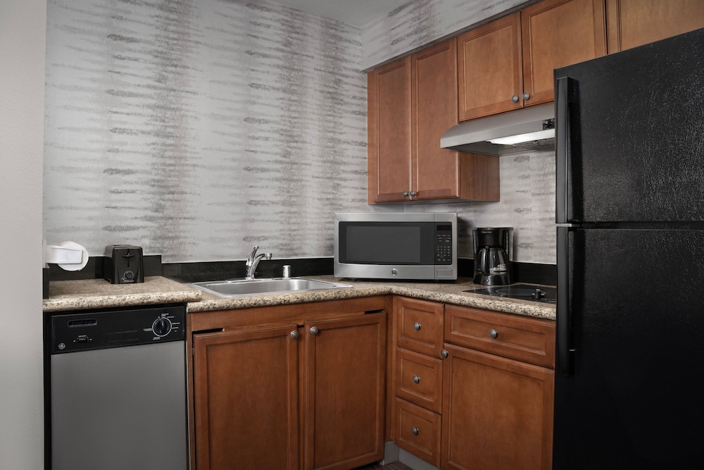 Suite, 2 Bedrooms (Fireplace) - Photo 6
