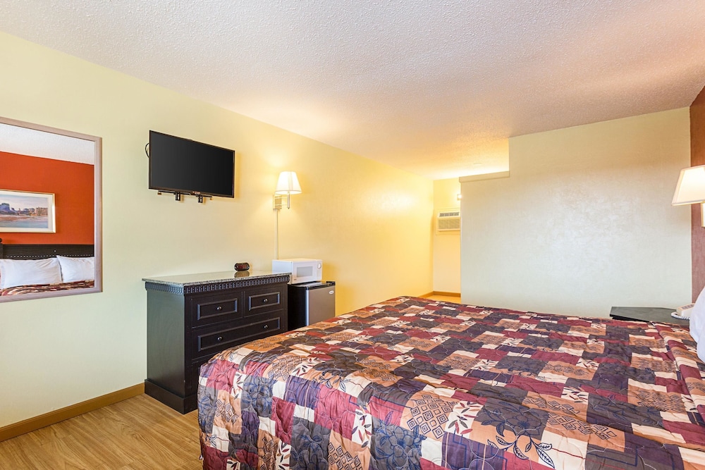 Room, 1 King Bed (Upstairs) - Photo 2