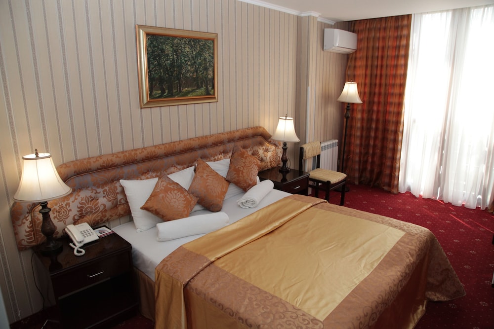 Junior Suite, 1 Double Bed with Sofa bed, Courtyard View photo 2