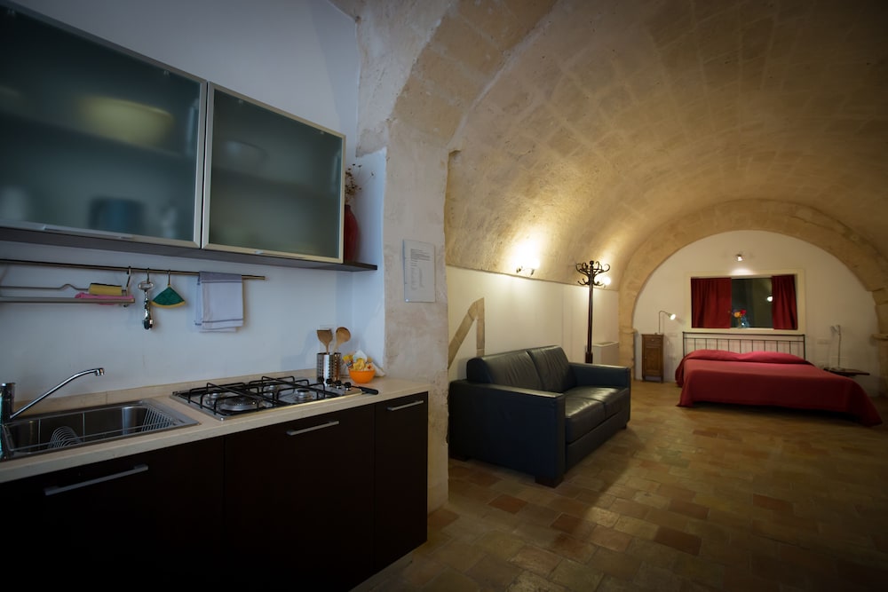 Superior Studio Suite - Photo 11