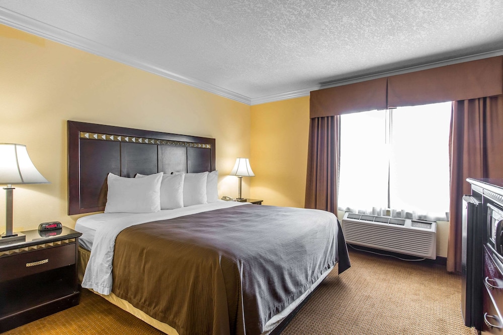 Suite, 1 Queen Bed with Sofa bed, Non Smoking - Photo 5