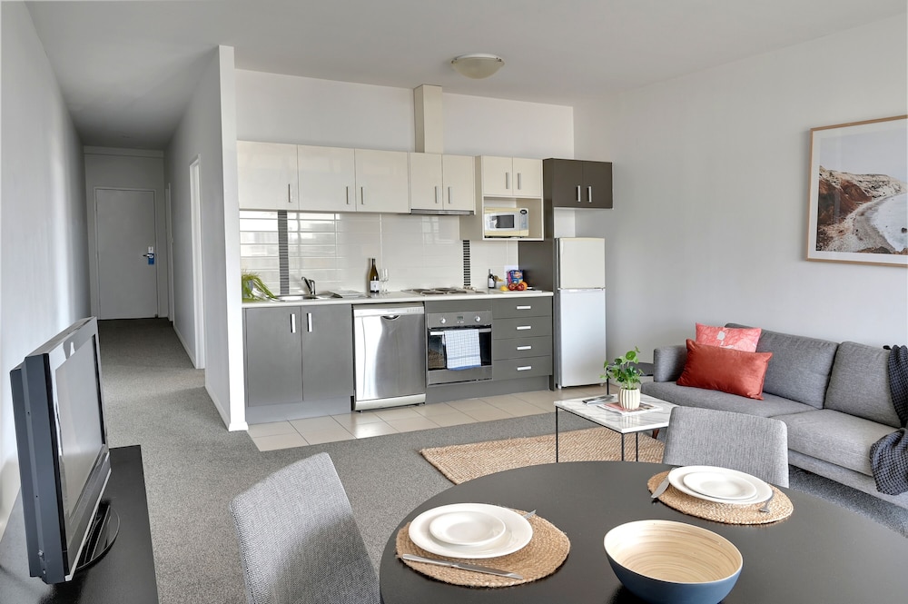 One Bedroom Deluxe Apartment - Photo 7