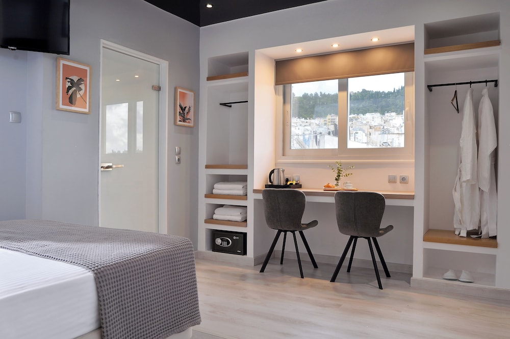 Junior Studio Suite, 1 Queen Bed, Terrace, Mountain View