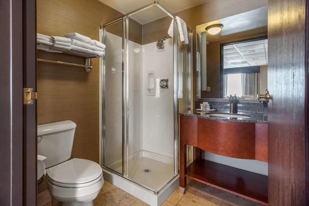 Suite, 1 King Bed with Sofa bed, Non Smoking, Jetted Tub photo 2