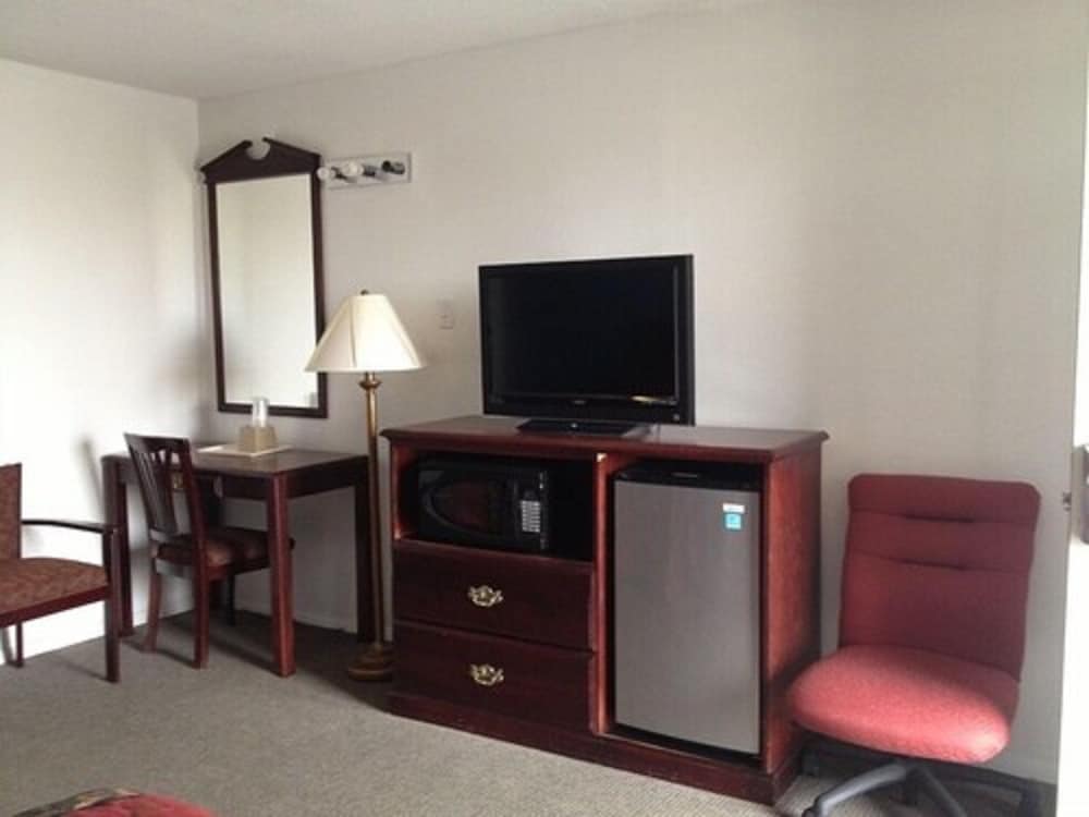 Standard Room, 2 Queen Beds - Photo 2