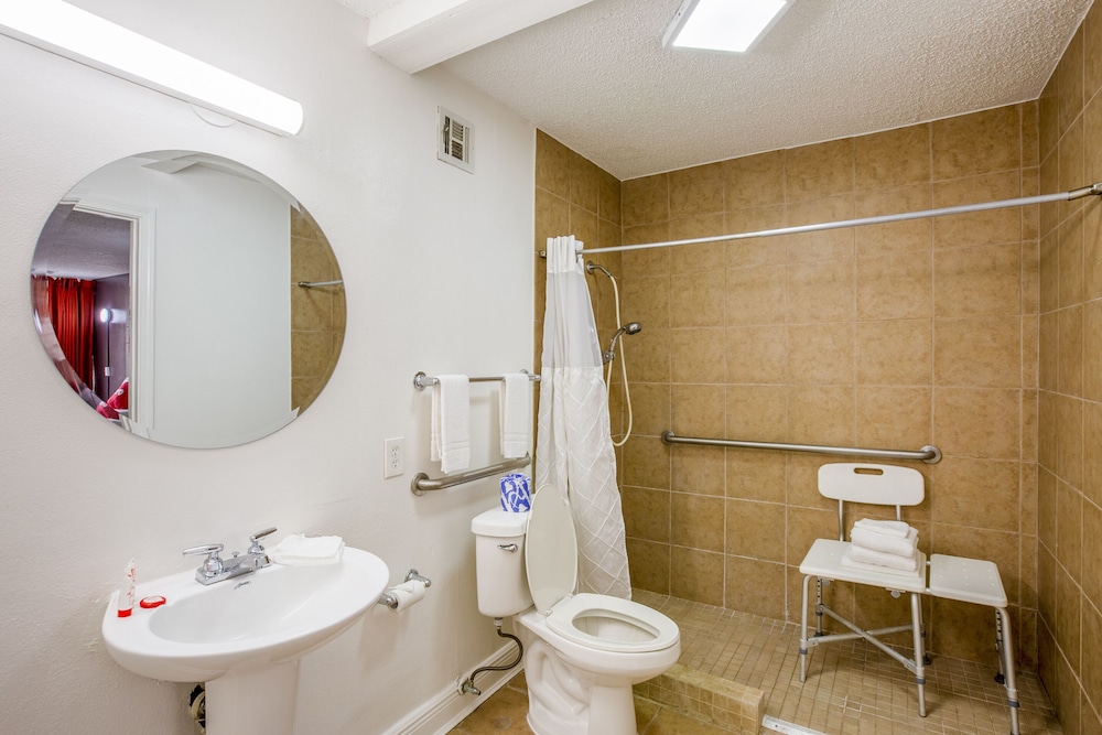 Room, 2 Double Beds, Accessible photo 3