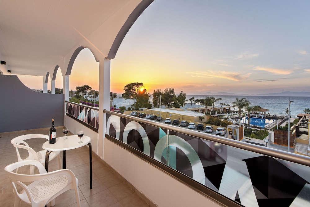 Suite, Sea View photo 1
