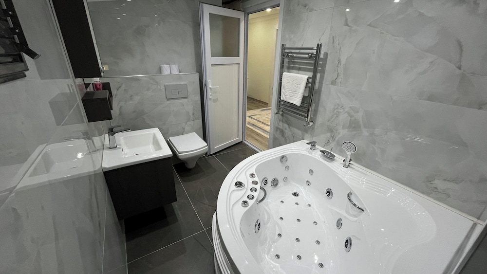 Deluxe Suite photo 3