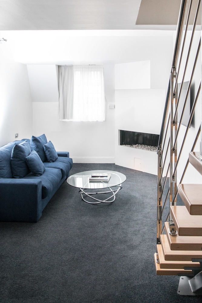 Family Suite, City View thumbnail 6