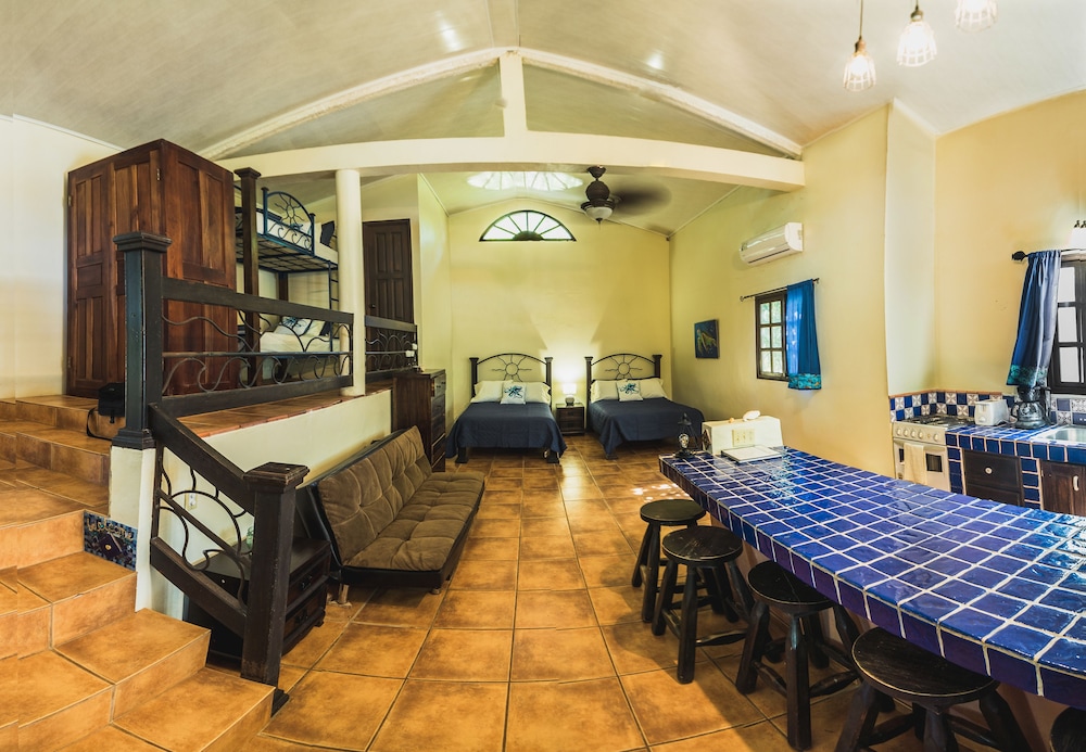 Family Quadruple Room, Multiple Beds photo 3