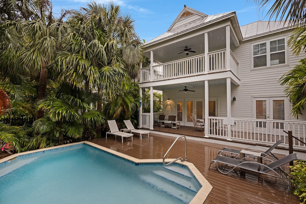 Villa photo 1