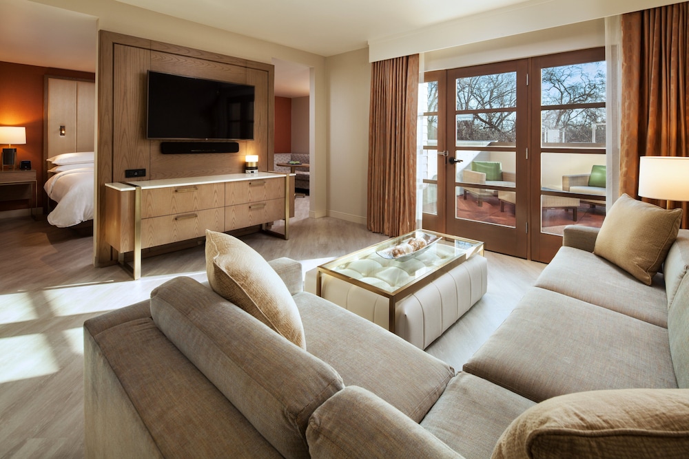 Junior Suite, 1 King Bed with Sofa bed