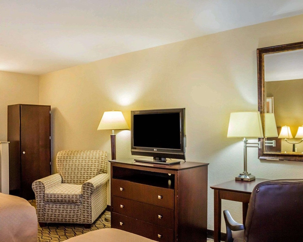 Standard Room, 2 Queen Beds - Photo 4