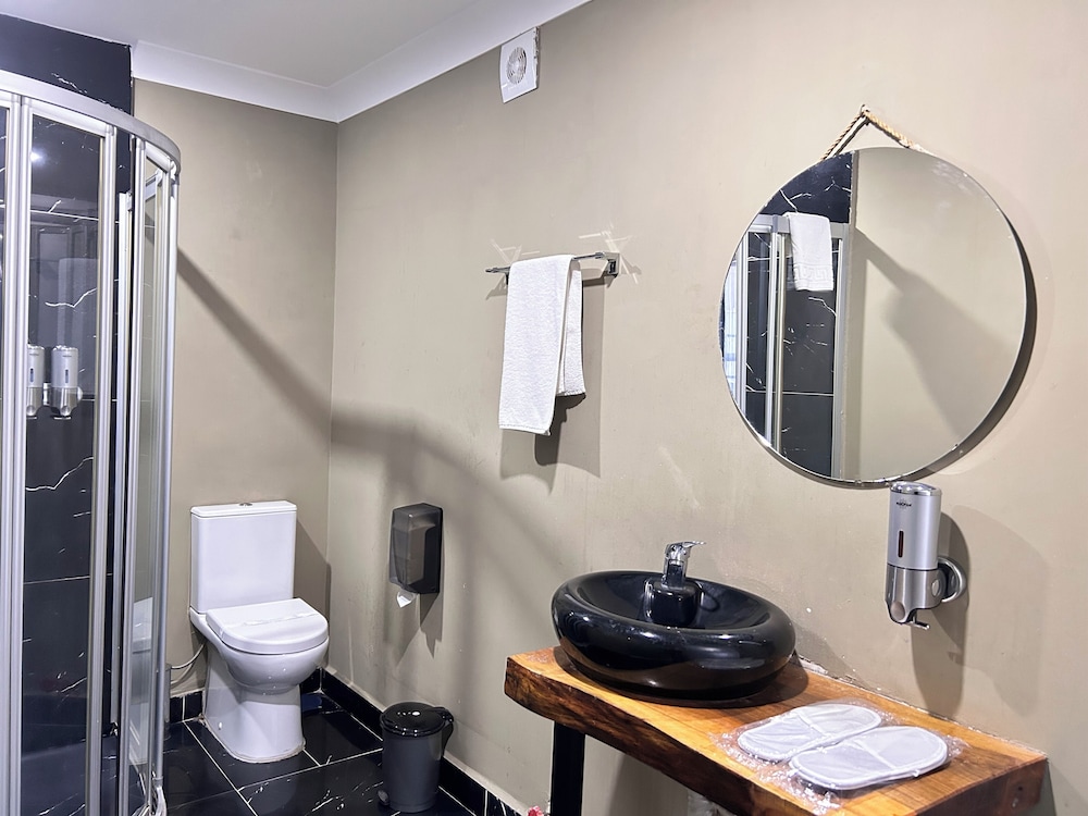 City Room - Photo 4