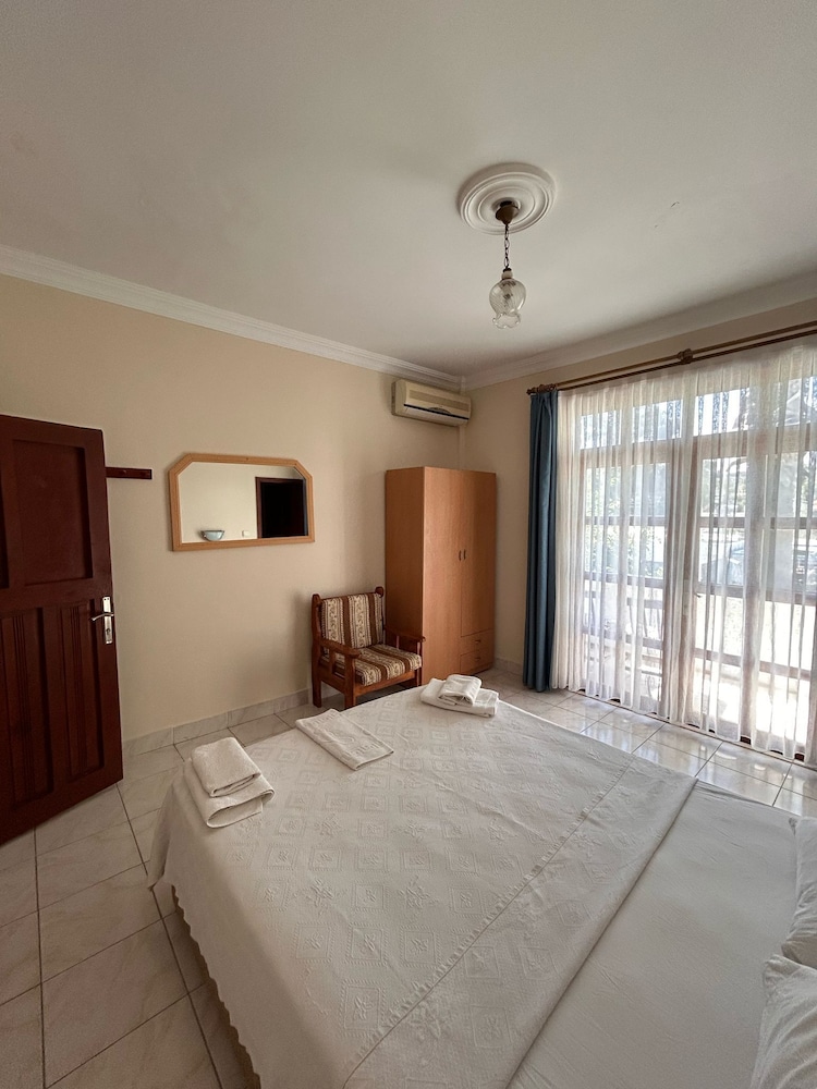 Double or Twin Room photo 3