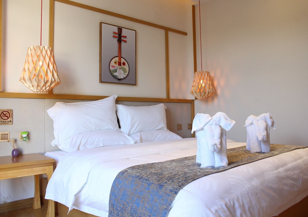 Deluxe Suite, Hot Tub, Garden View photo 1