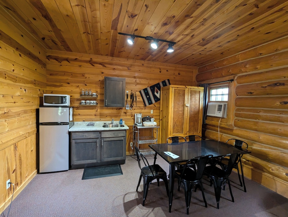 Cabin (Number 5) photo 2