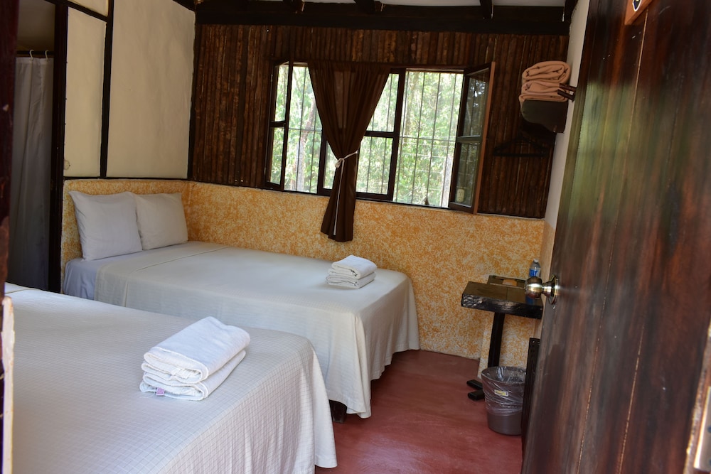 Economy Quadruple Room, 2 Double Beds, Private Bathroom photo 2