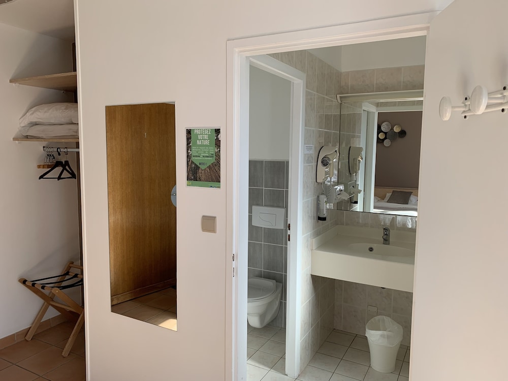 Standard Twin Room photo 3