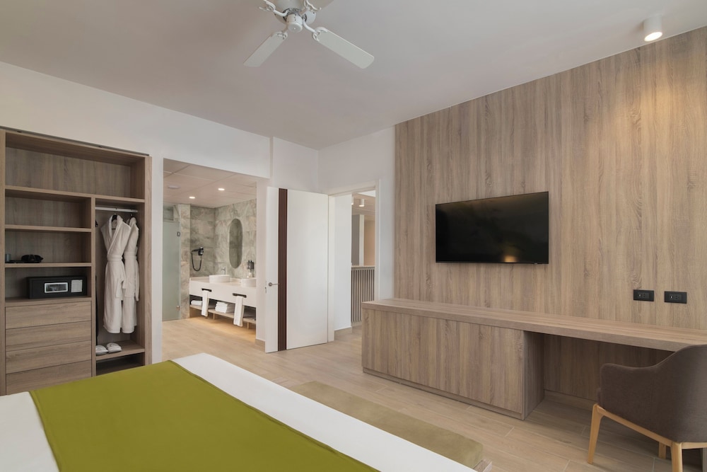 Master Suite With Elite Service