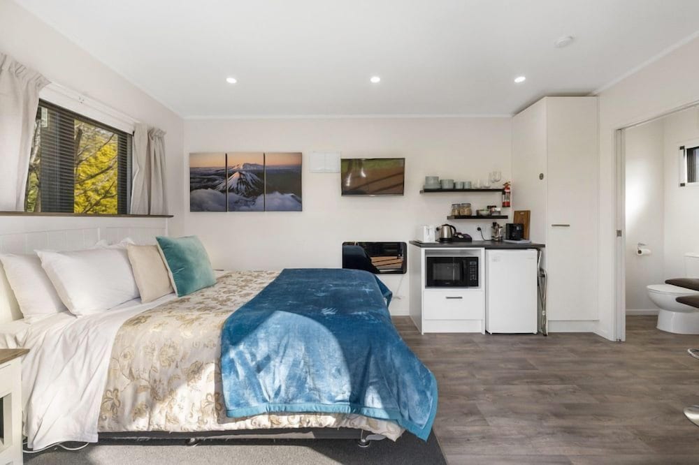 Premium Studio, 1 Queen Bed, River View