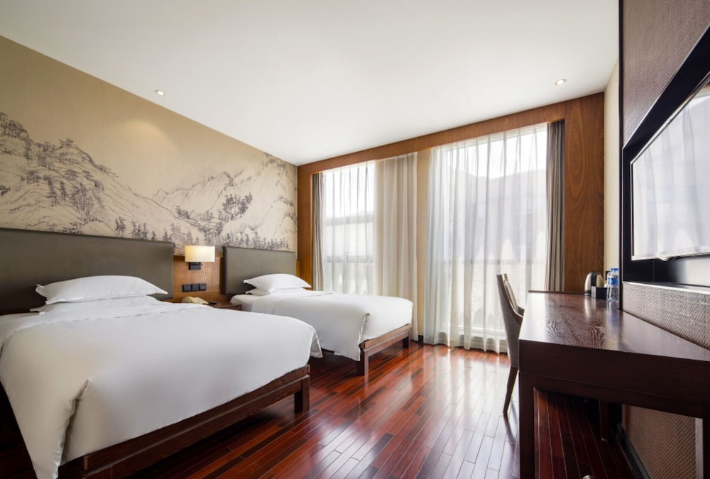 Basic Twin Room, City View