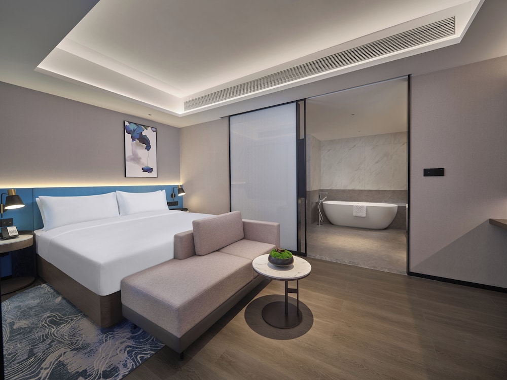 Premium Suite, 1 King Bed photo 1