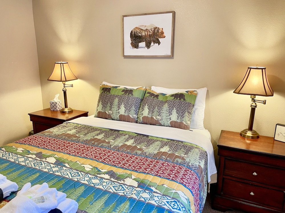 Economy Double Room, Shared Bathroom (Rm15- No AC No Breakfast) photo 2