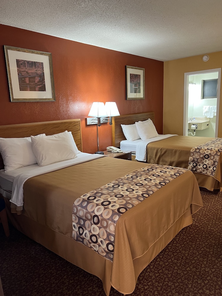 Standard Single Room, 2 Double Beds photo 1