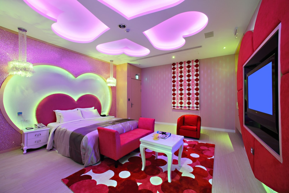 Standard Double Room, 1 King Bed (21:00 check in)