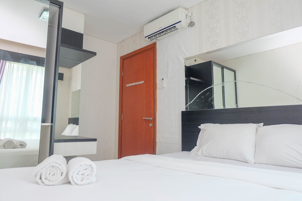 Room - Photo 9