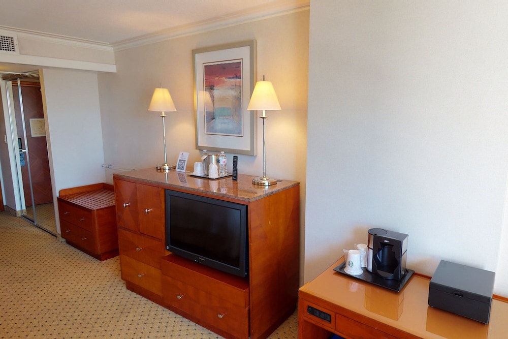 1 King, City View - No Resort Fees - Photo 4