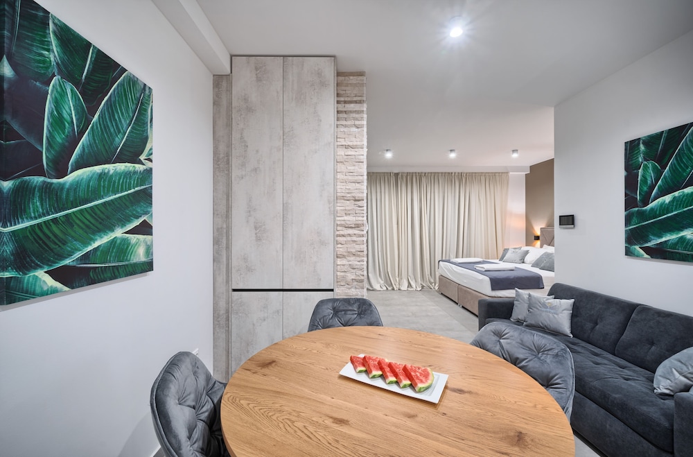 Luxury Studio, Courtyard View