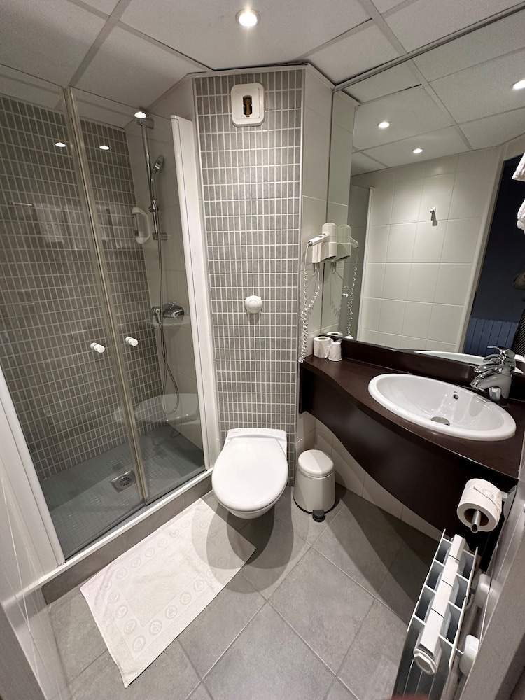 Standard Room, 2 Twin Beds, City View - Photo 2