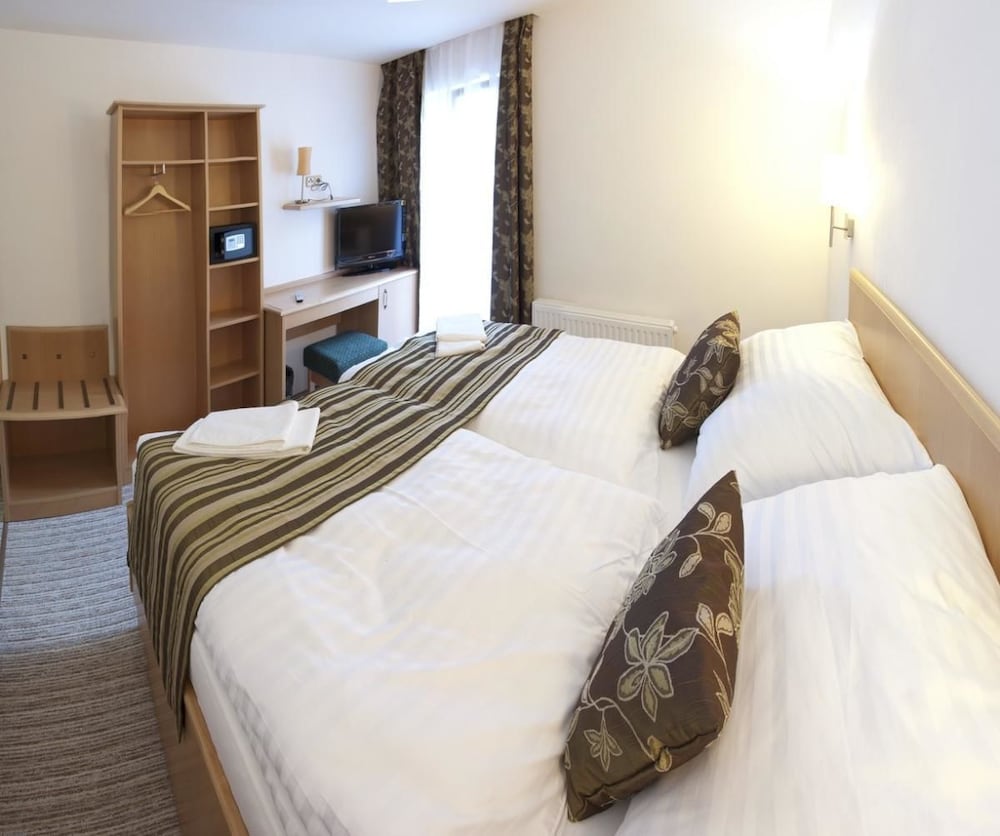 Double Room (Big)
