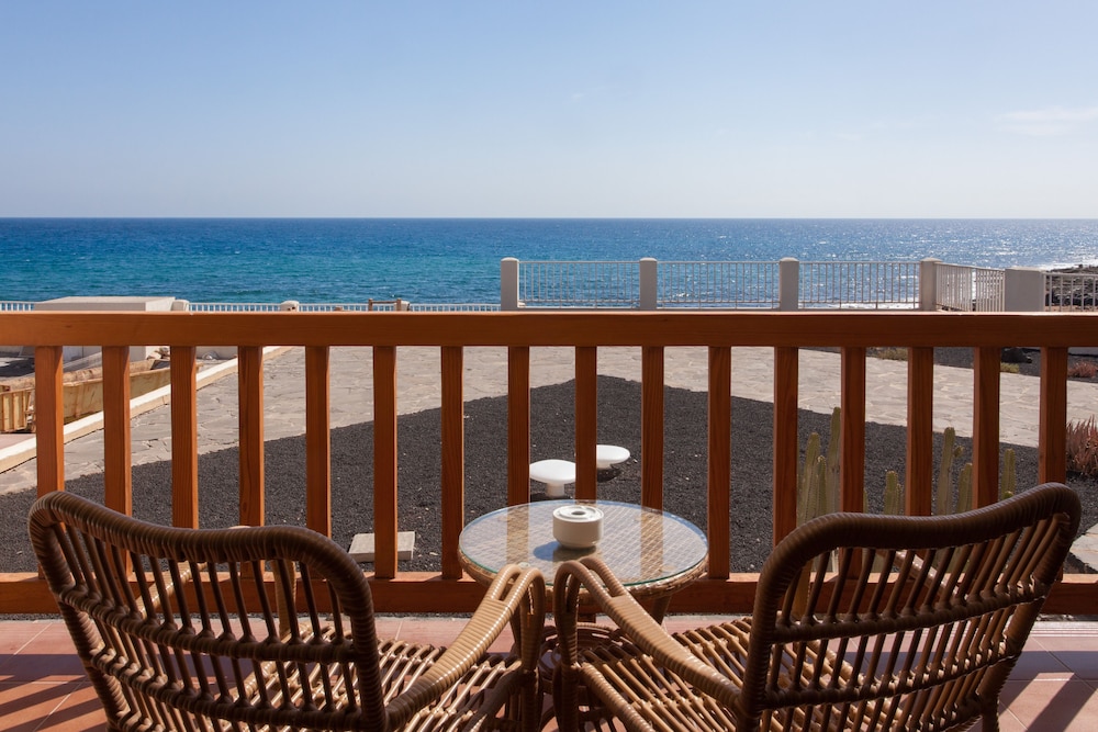 Double Room, Sea View thumbnail 6
