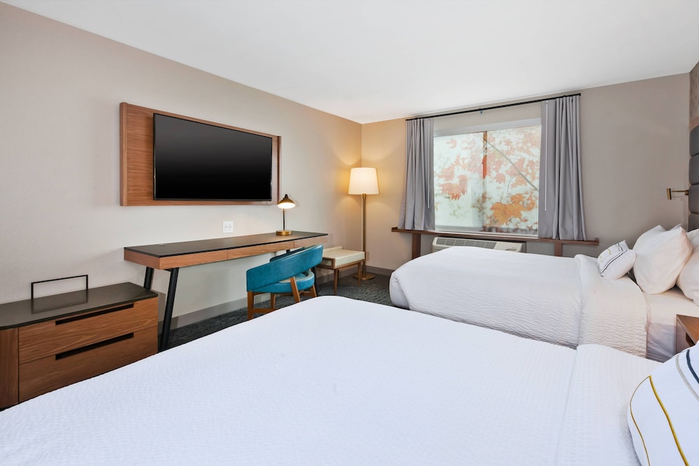 Room, 2 Queen Beds - Photo 3