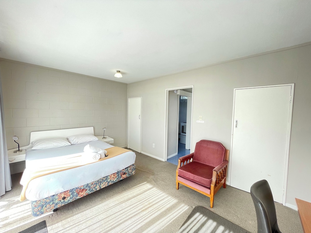 Studio, Kitchenette