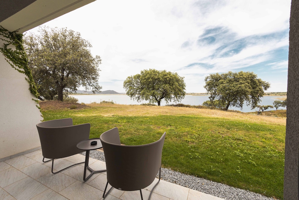Twin Room, Lake View photo 3