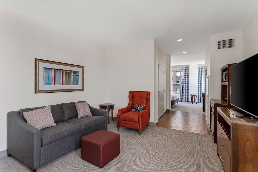 Suite, 1 King Bed, Accessible (Hearing) - Photo 4