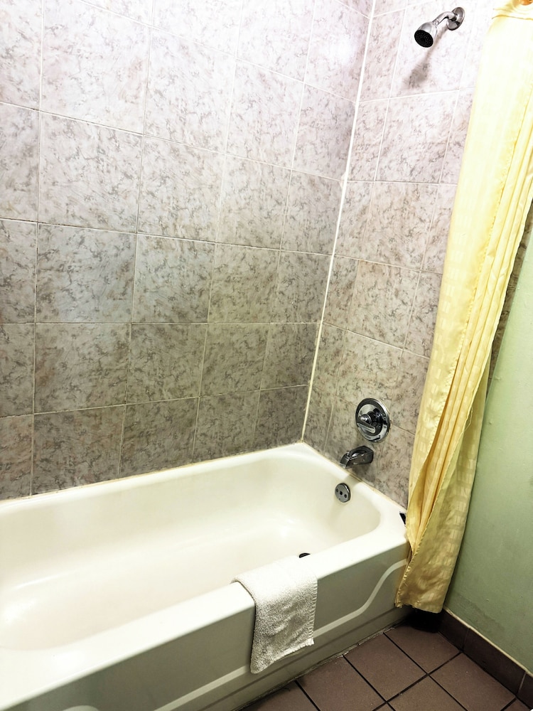 Standard Double Room, Multiple Beds, Smoking photo 2
