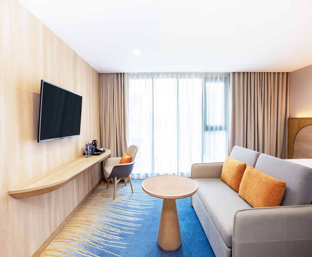 Suite, 1 Queen Bed, Kitchenette (Free Breakfast) photo 3