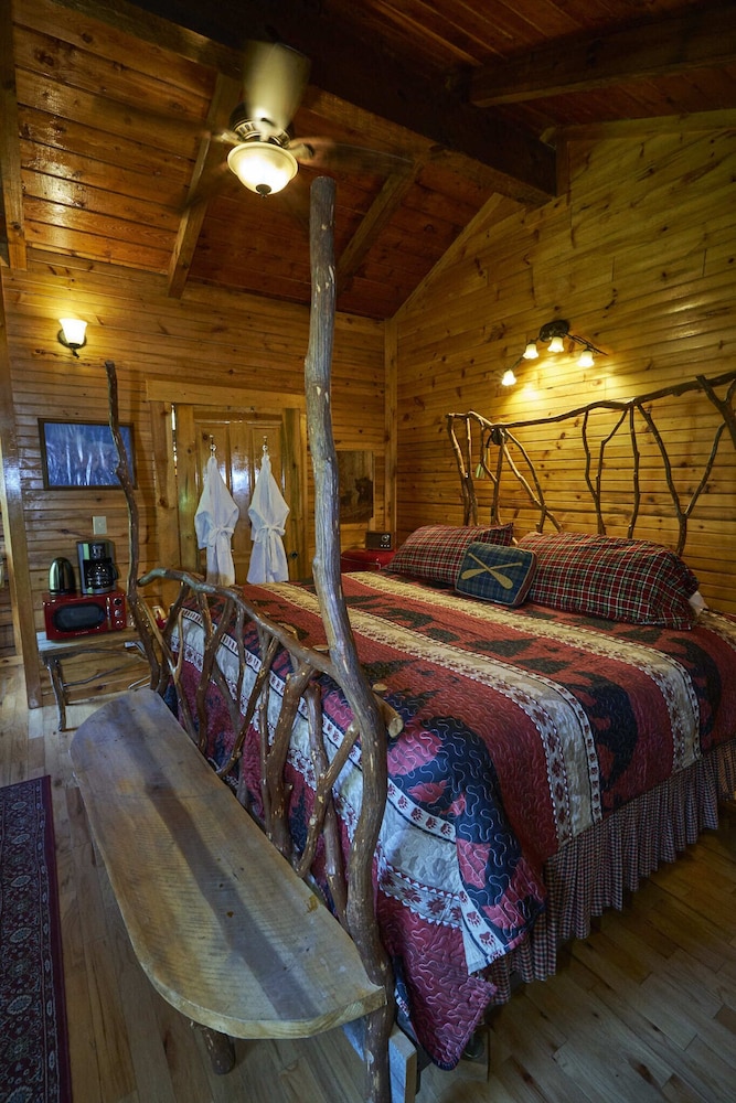 Cades Cove Cabin Suite photo 2
