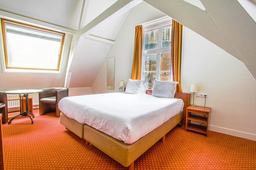 Classic Church view Room - Photo 6