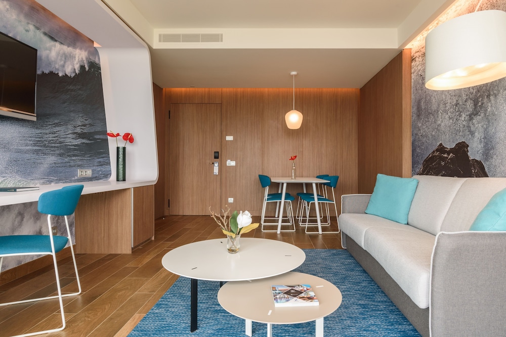 Junior Suite, Sea View thumbnail 6