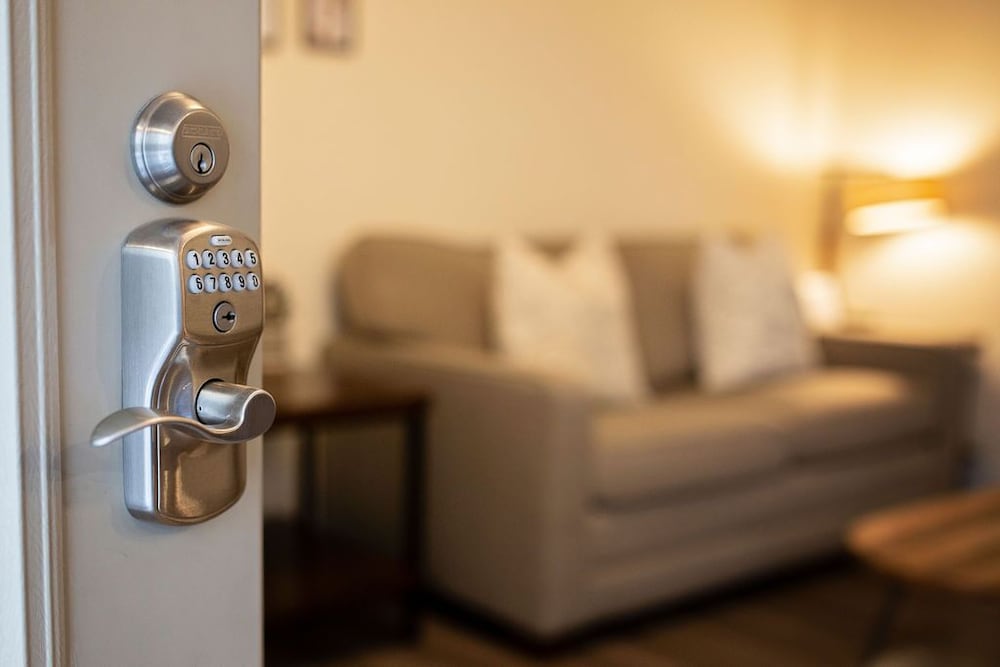 Deluxe Suite, 1 Bedroom, Non Smoking, Courtyard View photo 2